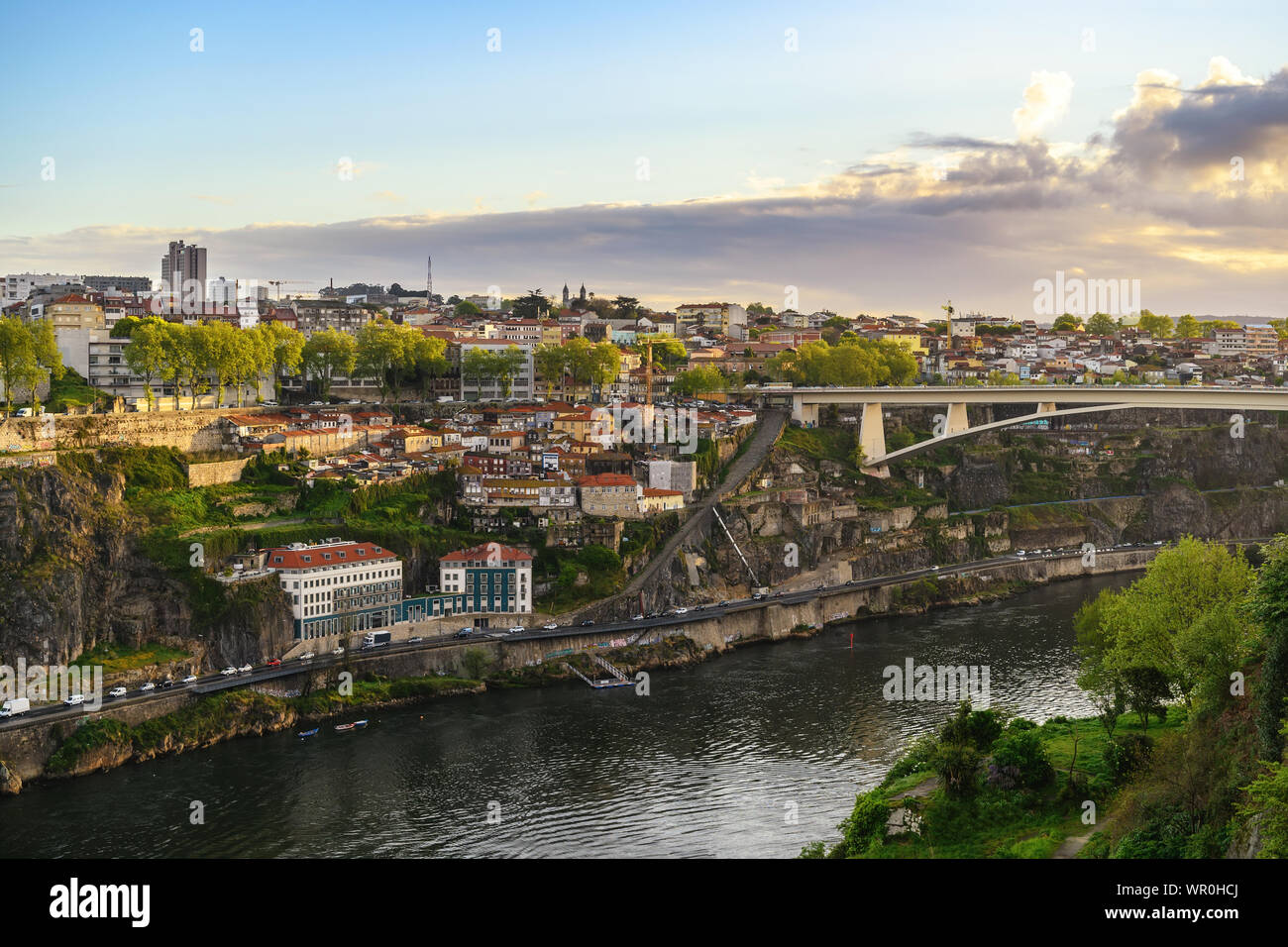 Porto Portugal City Skyline in Porto Ribeira und den Fluss Douro Stockfoto