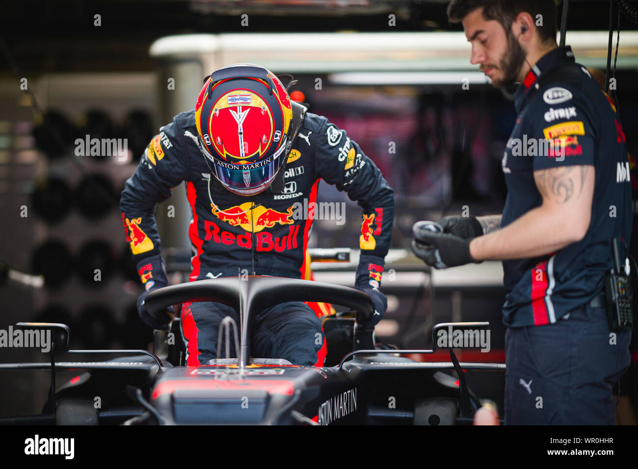 Monza, Italien. 07 Sep, 2019. Red Bull Racing Thai Fahrer Alexander Albon im Fahrerlager der F1 Grand Prix von Italien auf dem Autodromo Nazionale di Monza. Credit: SOPA Images Limited/Alamy leben Nachrichten Stockfoto