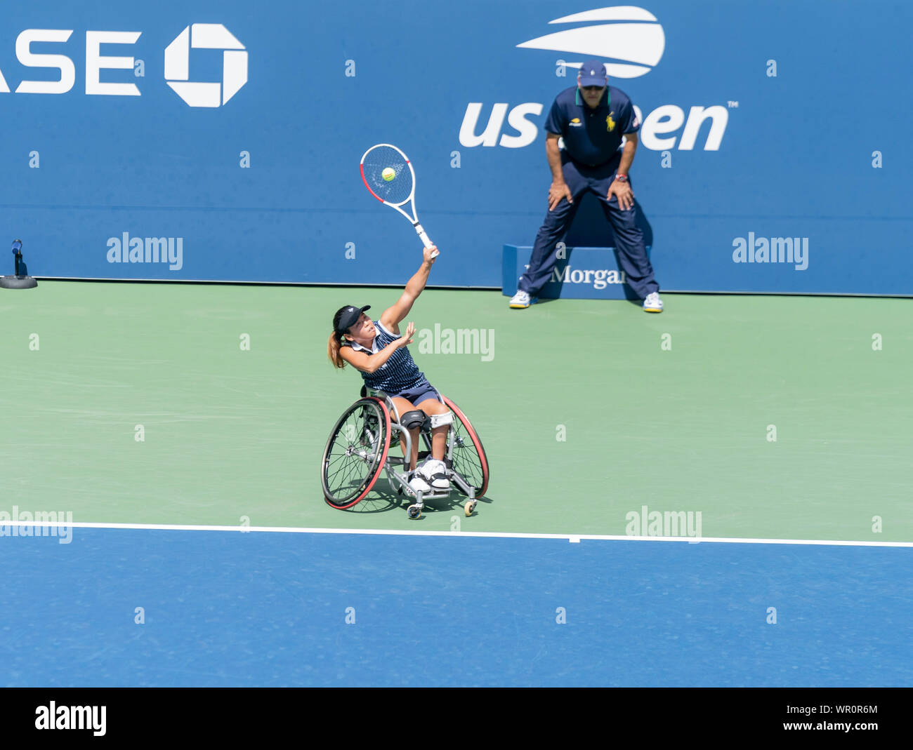 New York, NY - 8. September 2019: Yui Kamiji (Japan), die in Aktion während der Rollstuhl Damen Finale von US Open gegen Diede De Groot (Niederlande) an Billie Jean King National Tennis Center Stockfoto