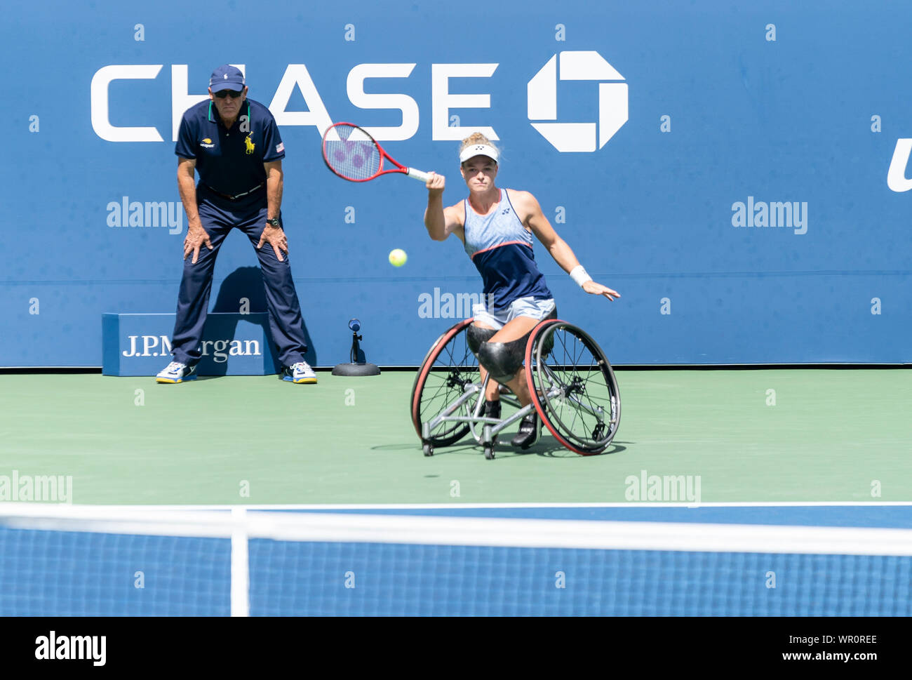 New York, NY - 8. September 2019: Diede De Groot (Niederlande) in Aktion während der Rollstuhl Damen Finale von US Open gegen Yui Kamiji (Japan) an Billie Jean King National Tennis Center Stockfoto