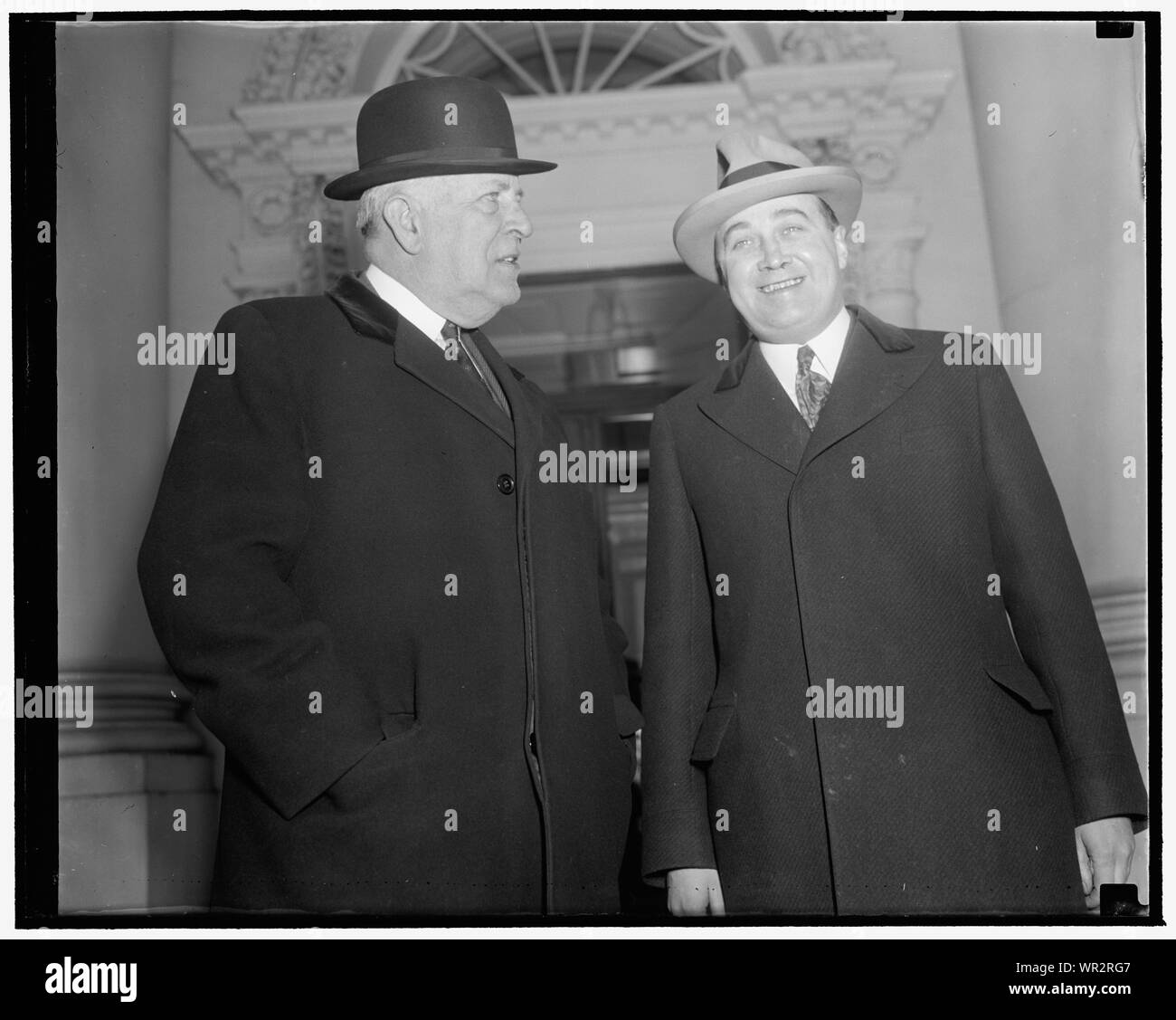 Massachusetts Beamte Anruf auf Roosevelt. Washington, D.C., 31.01.14. Senator David. I. Walsh und Staaten Attorney General Paul Dever von Massachusetts heute an Präsident Roosevelt genannt und sind hier gezeigt, wie Sie nach links. Es wird vermutet, dass sie ein Programm zur Lösung von Hochwasser der Rückseite der Bay State Probleme, 1/14/39 besprochen Stockfoto