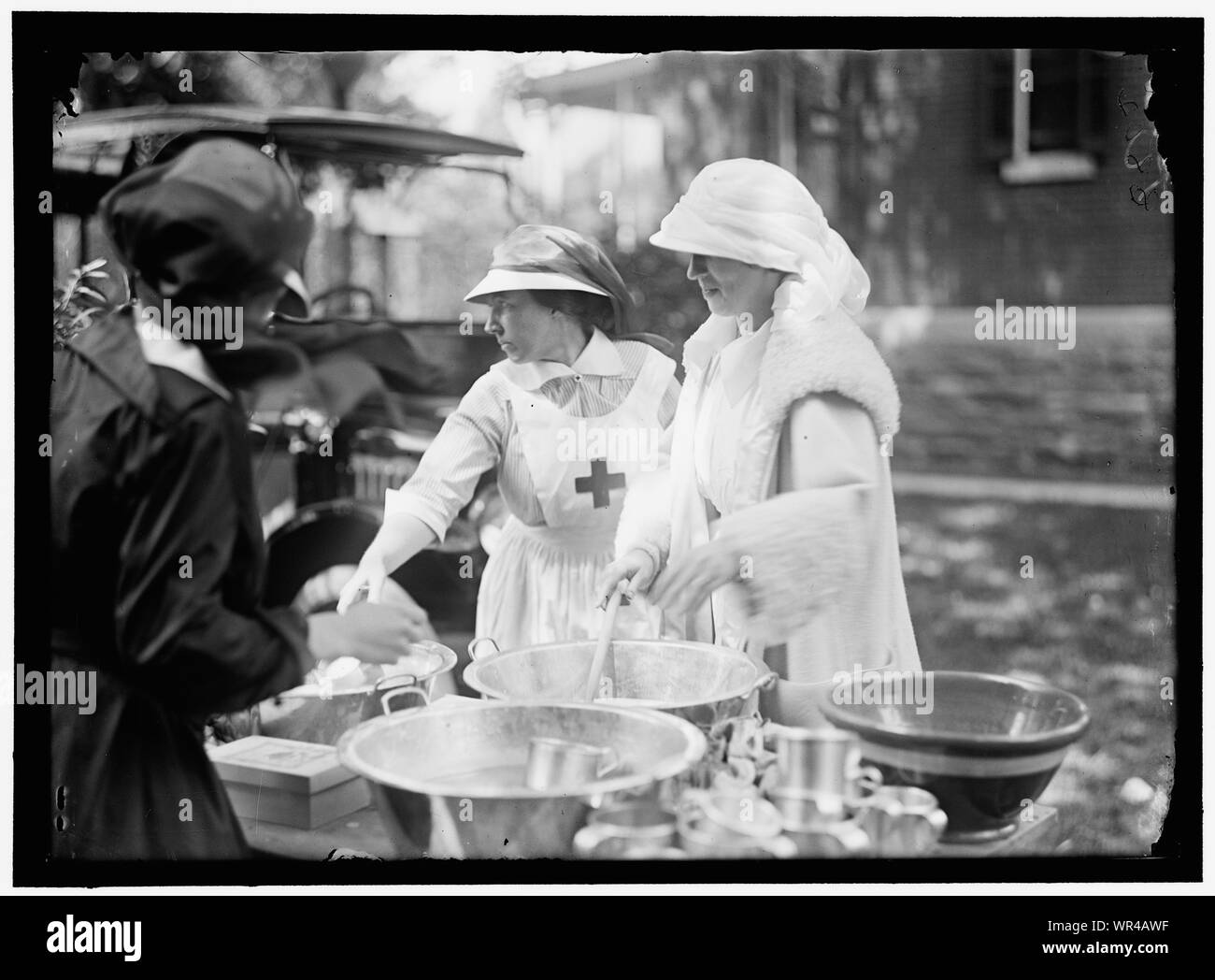 McLEAN, Frau. EDWARD BEALE. Rotes Kreuz, Mittagessen Stockfoto