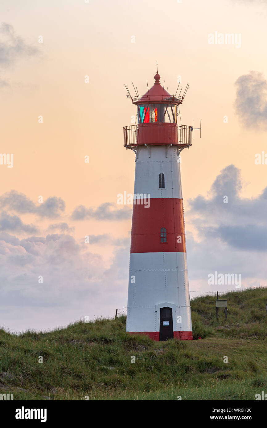 Schönen Leuchtturm List-Ost im Abendlicht - ein Leuchtturm auf der Insel Sylt, Deutschland Stockfoto