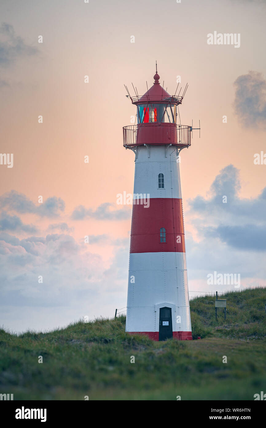 Schönen Leuchtturm List-Ost im Abendlicht - ein Leuchtturm auf der Insel Sylt, Deutschland Stockfoto