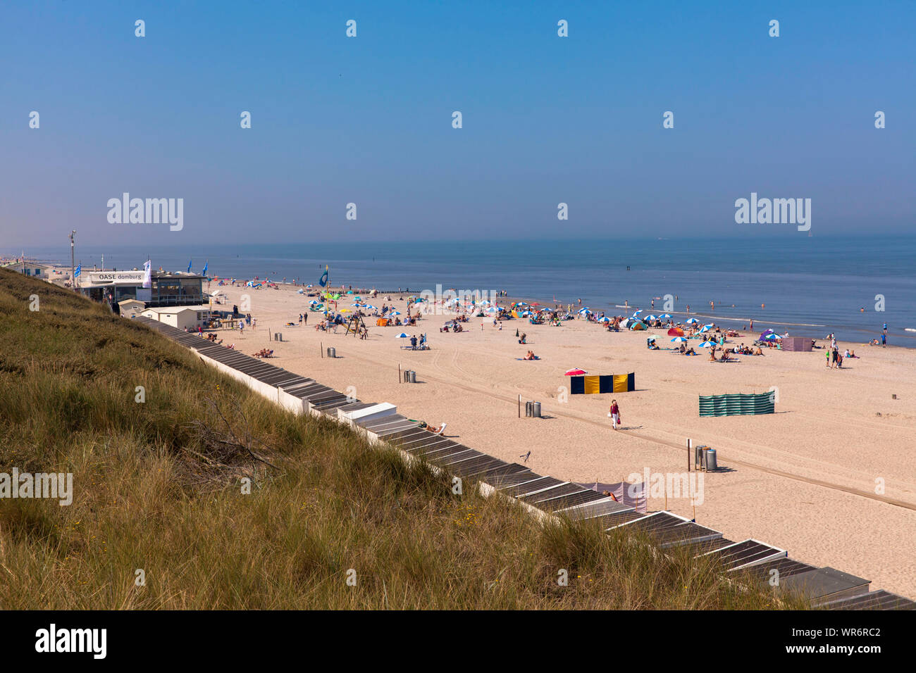 Der Strand in Domburg Auf der Halbinsel Walcheren, Zeeland, Niederlande.der Strand von Domburg in Walcheren, Zeeland, Niederlande. Stockfoto