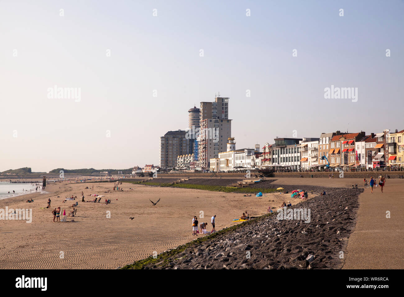 Der Strand in Vlissingen, Gebäude am Boulevard Bankert, Walcheren, Zeeland, Niederlande. Der Strand in Vlissingen, Haeuser am Boulevard Bankert, Wal Stockfoto