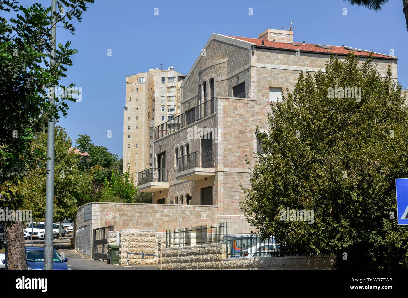 Fassade eines Hauses in der Emek Refaim Straße (die Deutsche Kolonie) Jerusalem, Israel. Dieses Viertel wurde in der zweiten Hälfte des 19. Cen gegründet Stockfoto