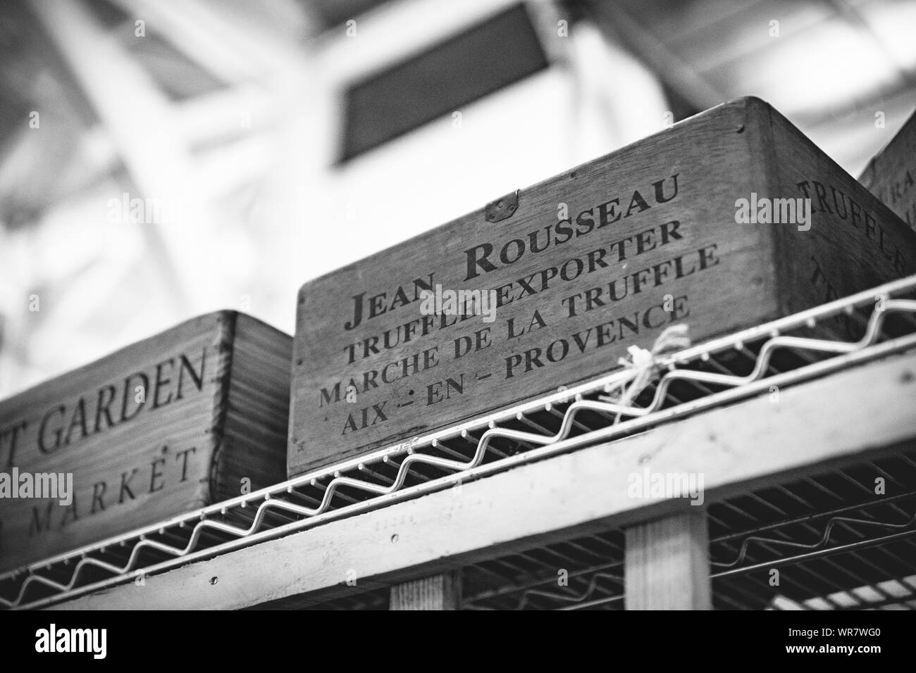 Oxford Markthalle: Historischer Markt mit festen Ständen und Geschäften in einem grossen überdachten Struktur im Zentrum von Oxford, England Stockfoto