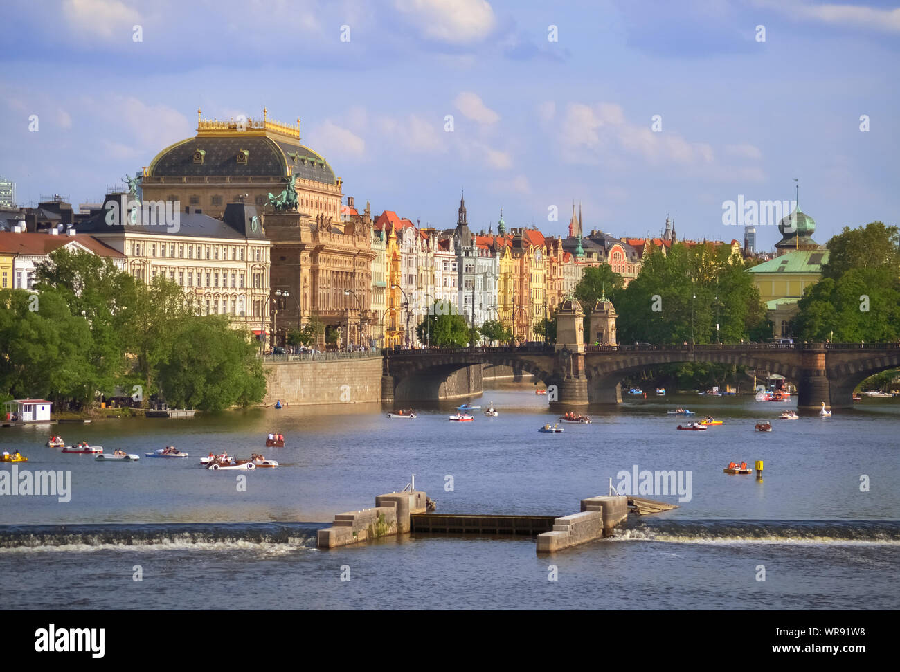 Detail von Prag mit seinen schönen alten Architektur durch den Fluss des Vltava Stockfoto
