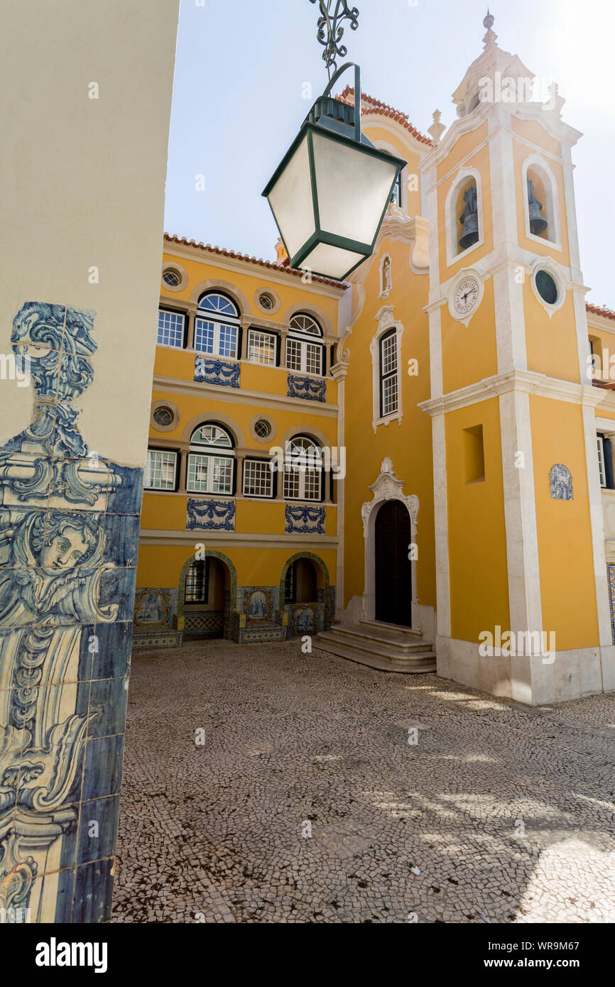 Blick auf den Innenhof und Kapelle der Palast der Grafen von Monte Real im frühen 20. Jahrhundert im Stil der Neorenaissance erbaut und Neo-rokoko architektonischen Styl Stockfoto