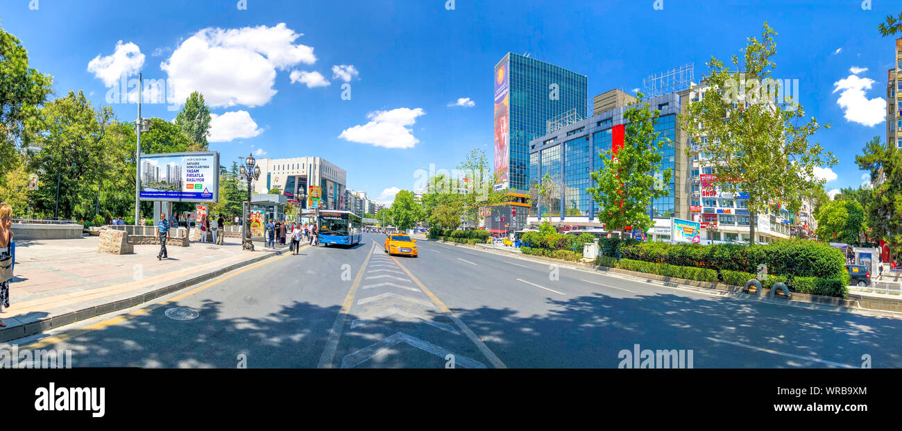 Ankara/Turkey-August 02 2018: Kizilay Platz und Wolkenkratzer, Ankara, die Hauptstadt der Türkei Stockfoto