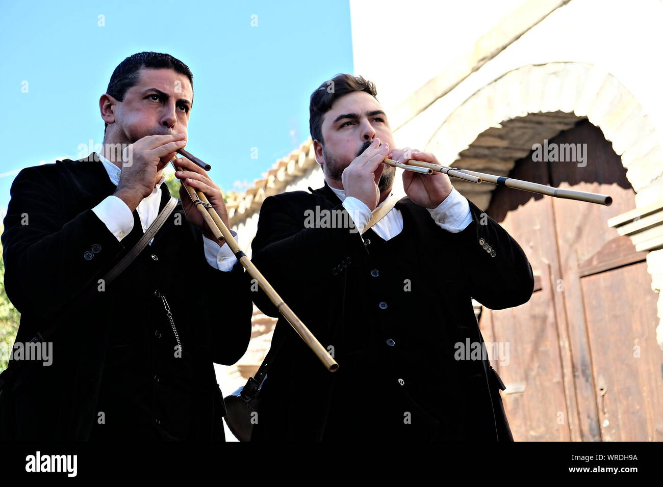 Launeddas Spieler spielen traditionelle Lieder beim Festival der alten Aromen Stockfoto