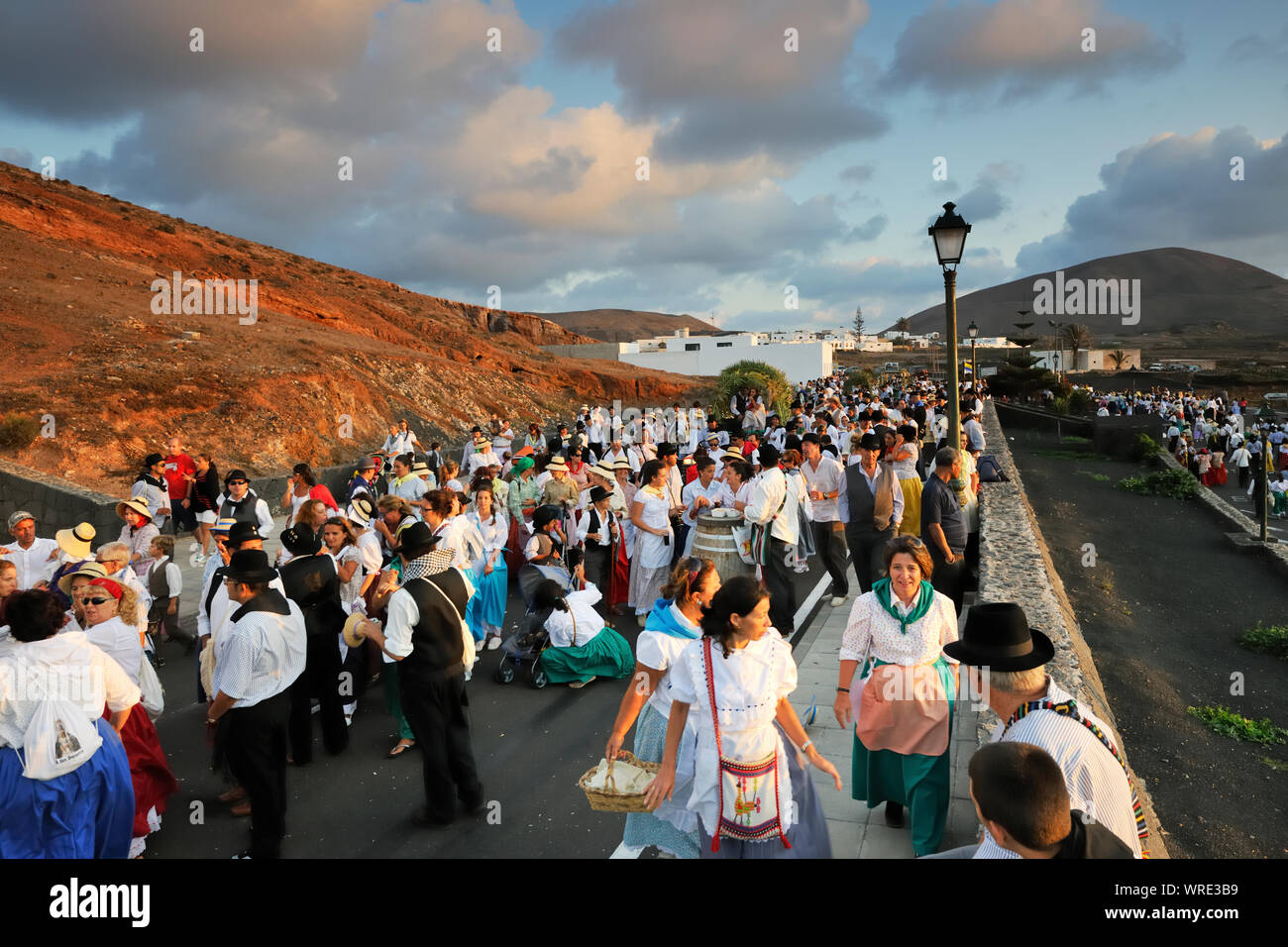 Romeria (Pilgerfahrt) de Nuestra Señora de las Dolores (Dame der Vulkane). Die Leute kommen zu Fuß von der Insel und bringen Essen bietet für die d Stockfoto