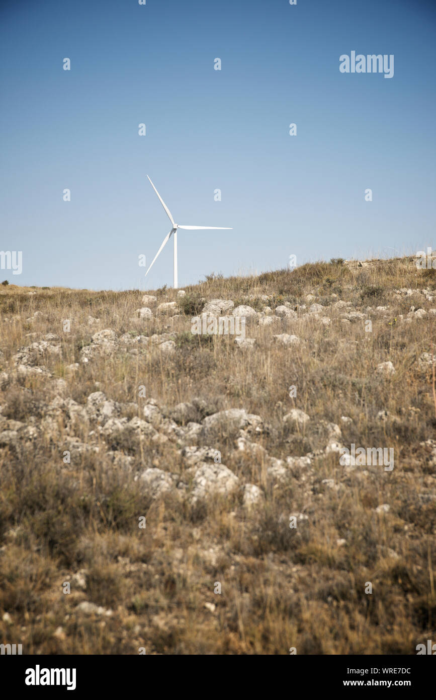 Mühle für erneuerbare elektrische Produktion in der Provinz Zaragoza, Aragon, Spanien. Stockfoto