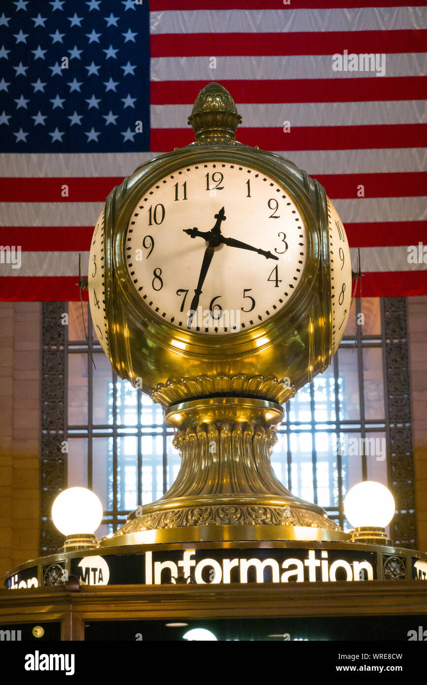 Uhr und Infostand am Grand Central Terminal, NYC, USA Stockfoto