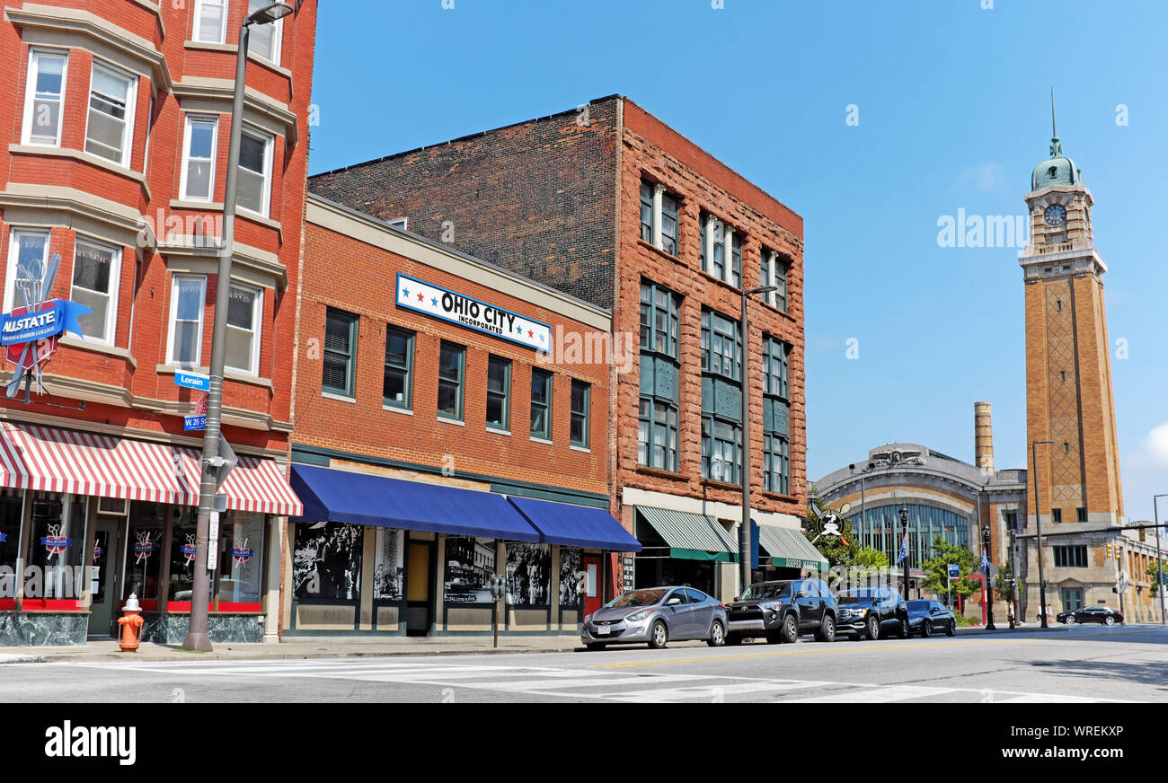 Lorain Avenue in Ohio City, einem trendigen Viertel in Cleveland, Ohio, bekannt für den West Side Market, Boutiquen, Pubs und Restaurants. Stockfoto