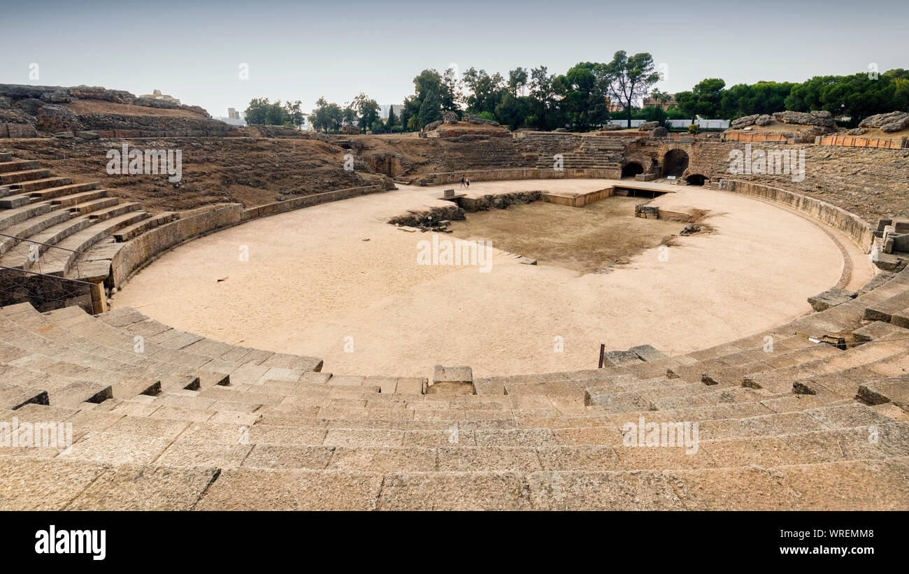 Das römische Amphitheater, Merida, Badajoz Provinz, Extremadura, Spanien. Das Amphitheater wurde im 8. Jahrhundert vor Christus eingeweiht. Es ist Teil der Stockfoto