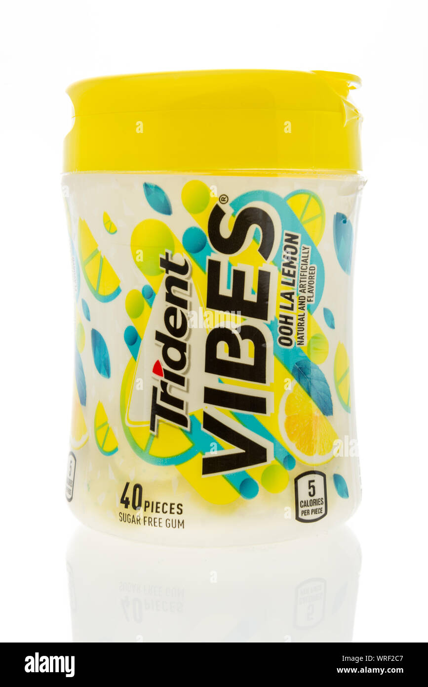 Winneconne, WI - 10. September 2019: ein Paket von Trident Vibes Gummi auf einer isolierten Hintergrund. Stockfoto