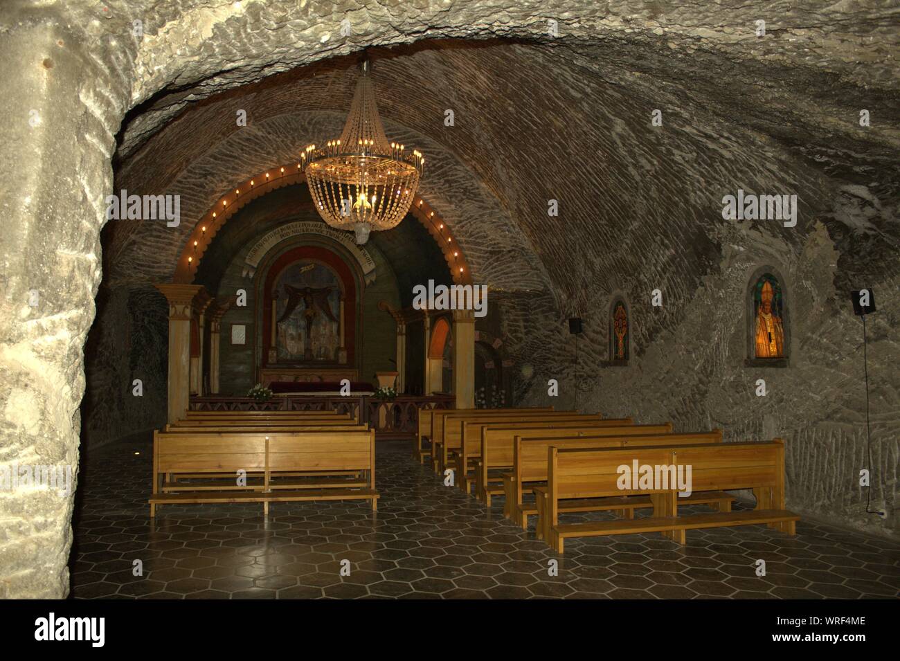 Handgeschnitzte Kapelle im Salzbergwerk Krakau Stockfoto