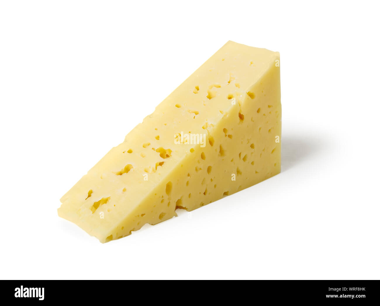 Dreieck Form Cheddar Käse auf weißem Hintergrund mit Freistellungspfad isoliert Stockfoto