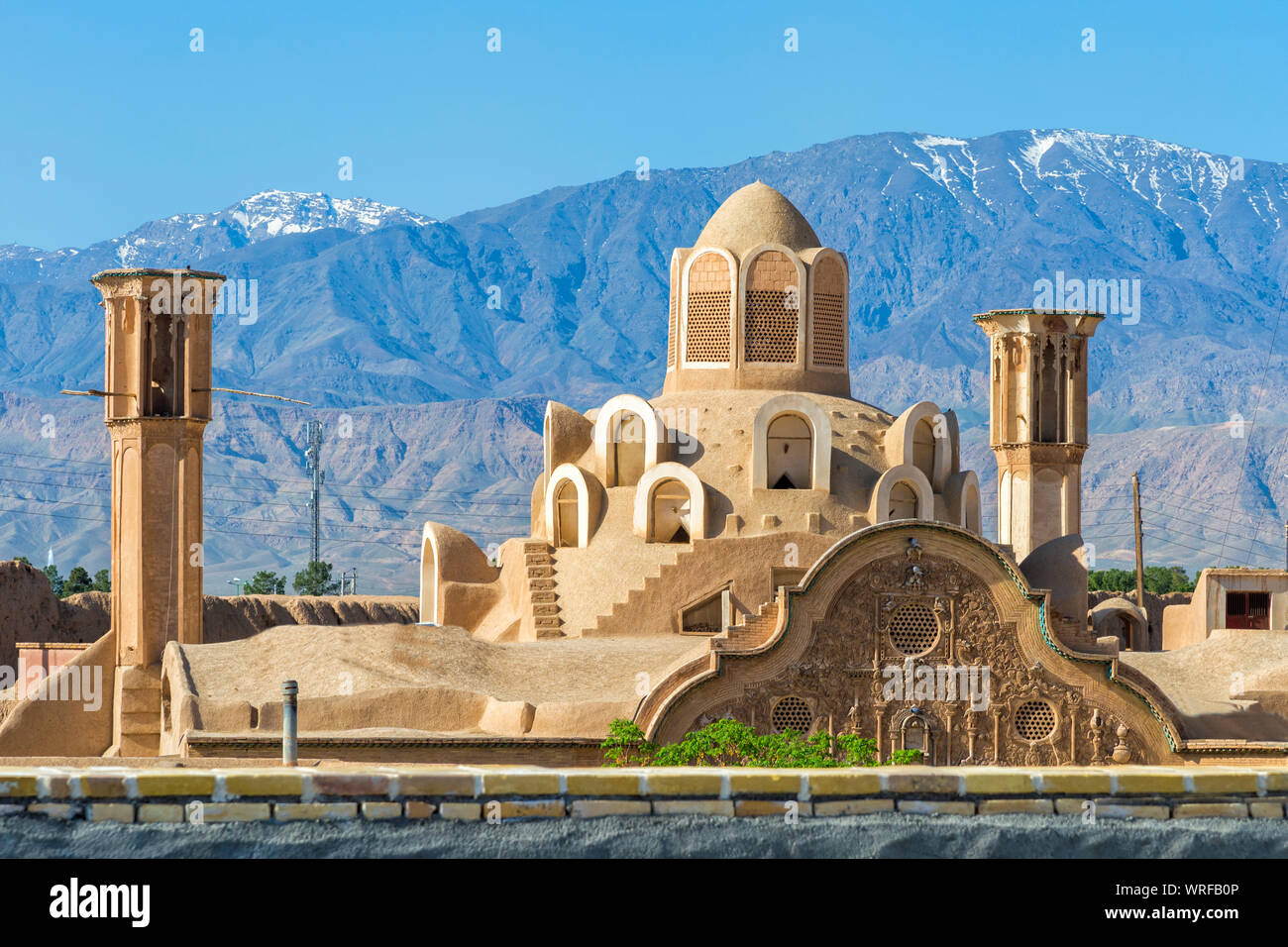 Alte traditionelle Badewanne Dach und Wind Turm von Sultan Amir Ahmad Badehaus, Kashan, Isfahan Provinz, Islamische Republik Iran gesehen Stockfoto