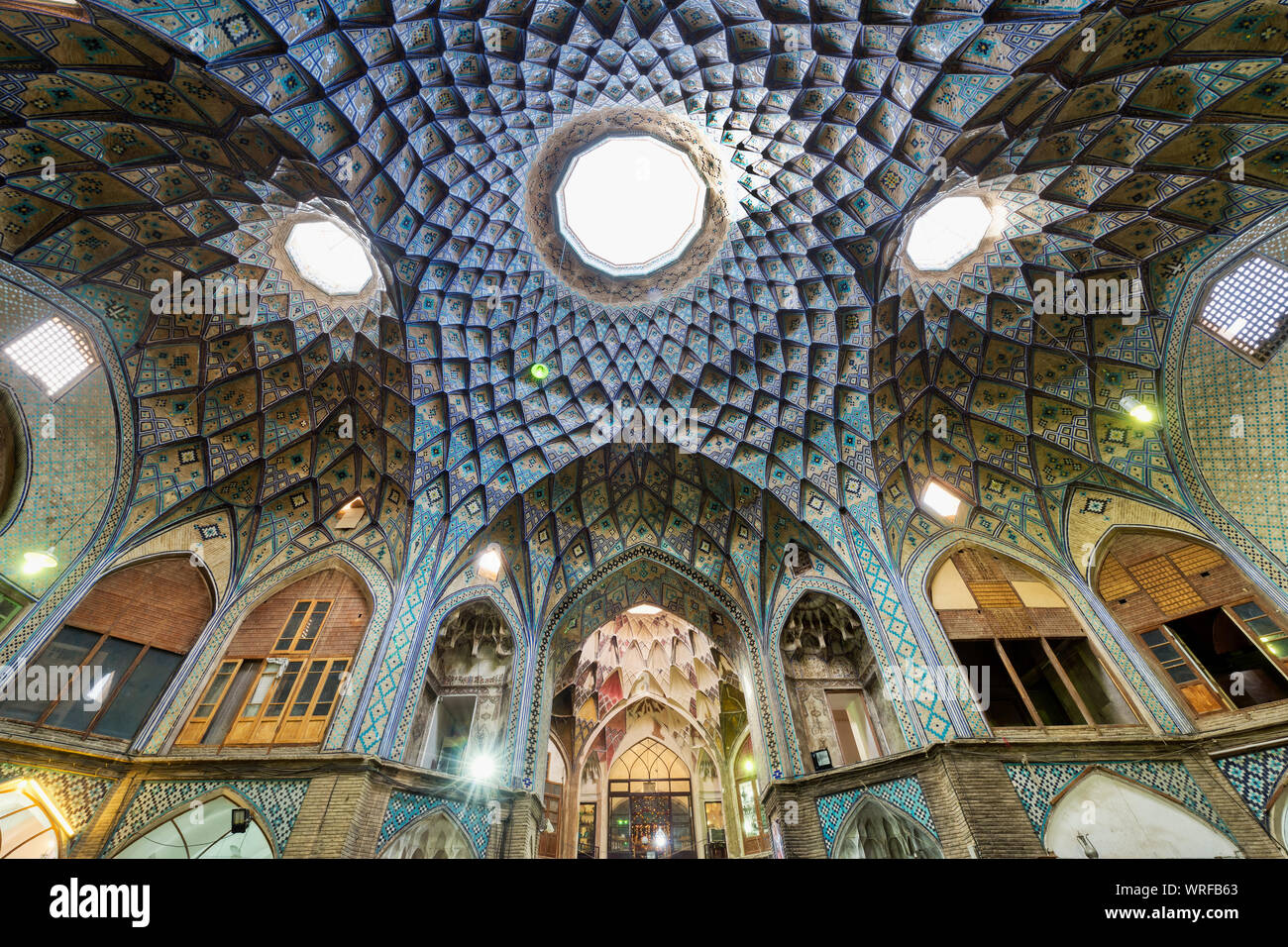 Hauptplatz mit Khan Amin al-Douleh Timche Dome, Alte Kashan Basar, Provinz Isfahan, Islamische Republik Iran Stockfoto