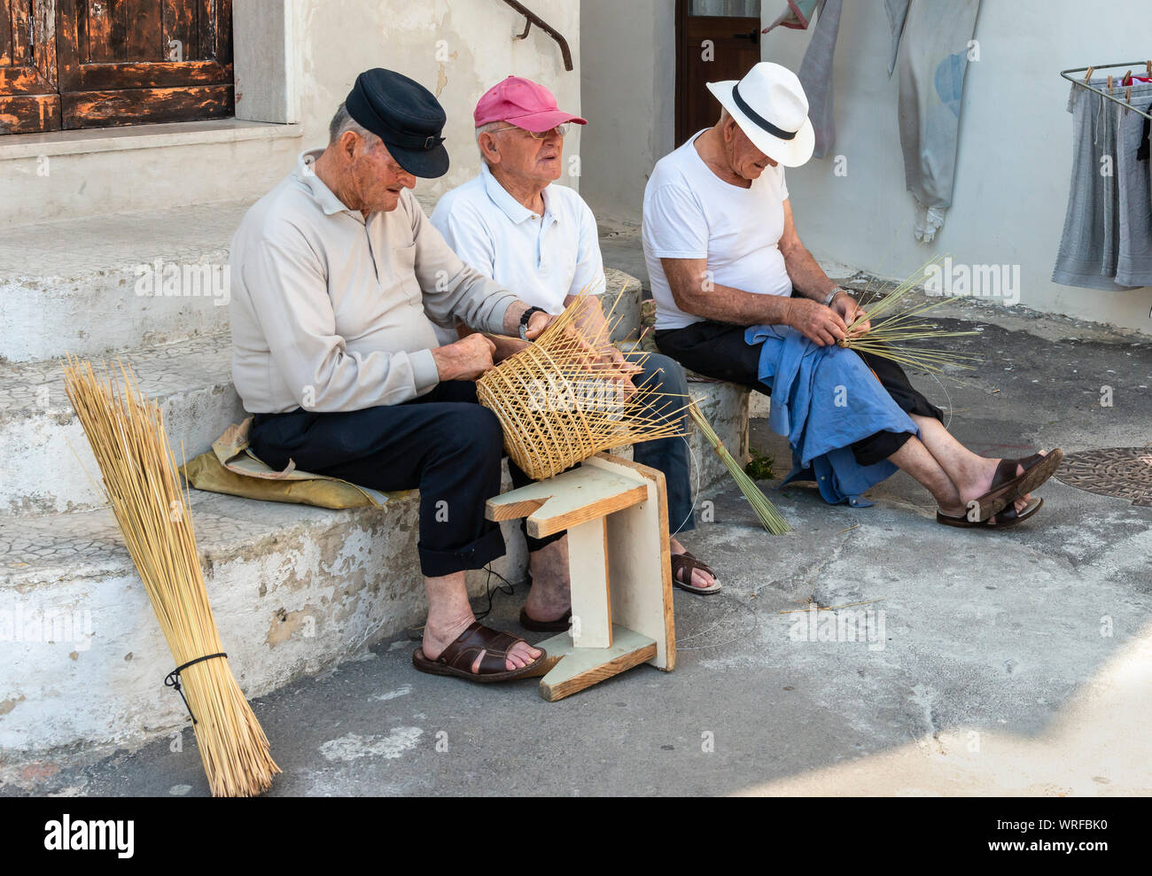 Angeln fallen, als "nasse", und Körbe in der Straße in der Altstadt von Gallipoli, Apulien, Italien bekannt. Stockfoto