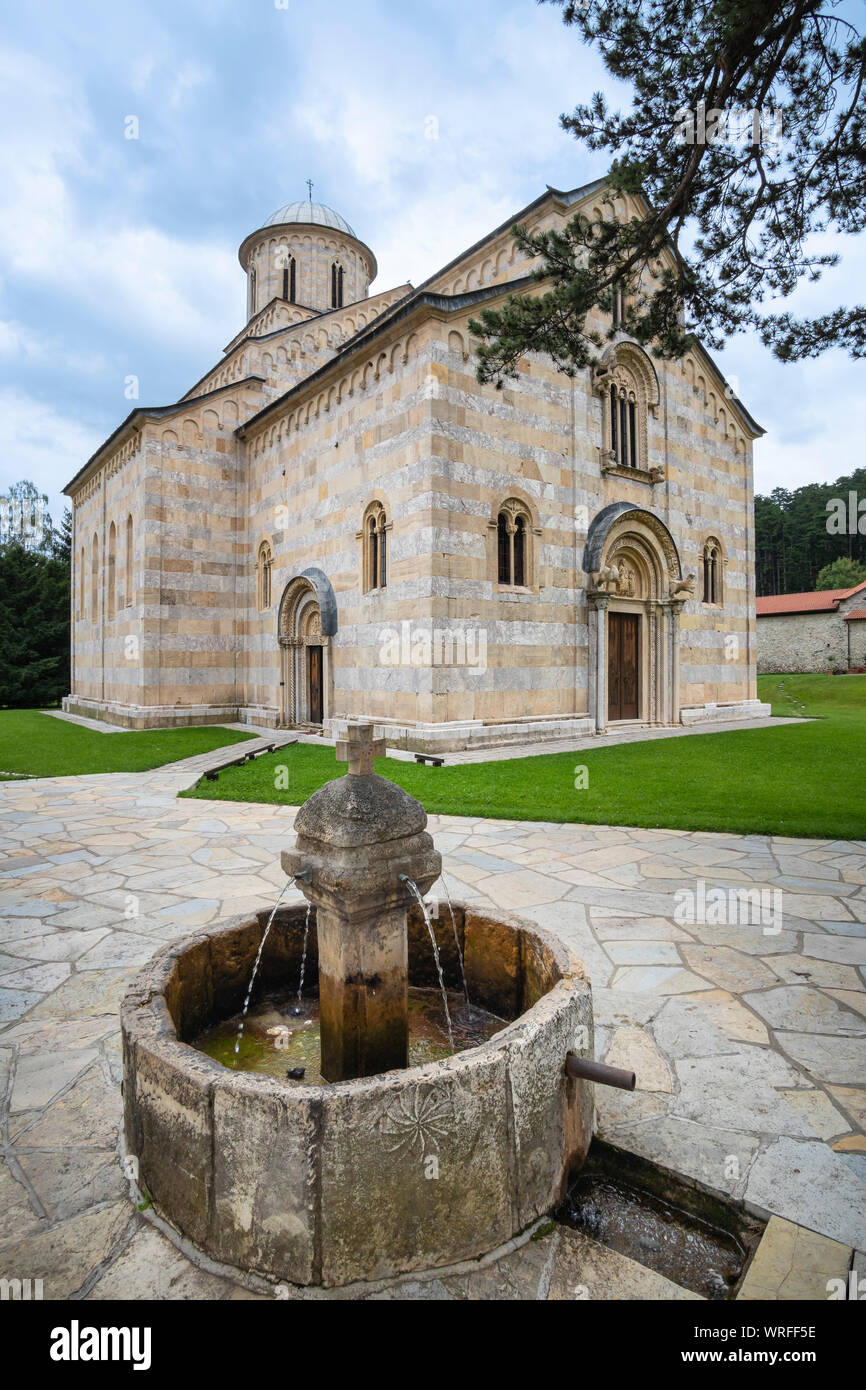Die serbisch-orthodoxe Kloster Visoki Dečani, in der ersten Hälfte des 14. Jahrhunderts gegründet von serbischen König Stefan Dečanski. In der Nähe von deçan im Kosovo Stockfoto