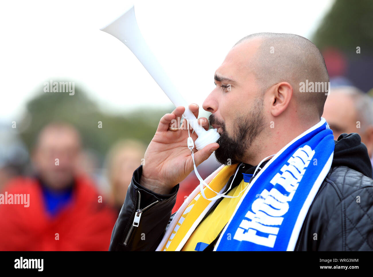 Kosovo Fan vor den Boden vor der UEFA Euro 2020 Qualifikation, Gruppe A Match in St. Mary's, Southampton. Stockfoto
