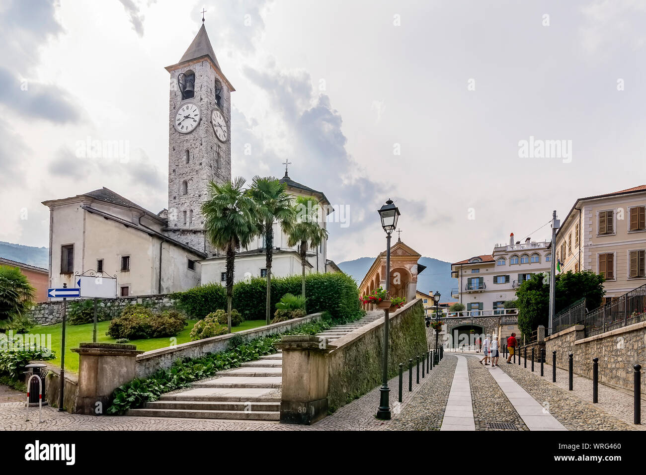 Schöne Sicht auf die monumentalen Komplex im historischen Zentrum von Baveno, einem alten Dorf am Lago Maggiore, Italien Stockfoto