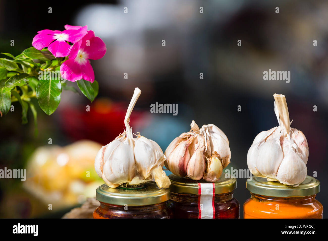 Knoblauch und Blumenschau in der Plaza de Mercado Markt in Santa Cruz de la Palma, Spanien. Stockfoto