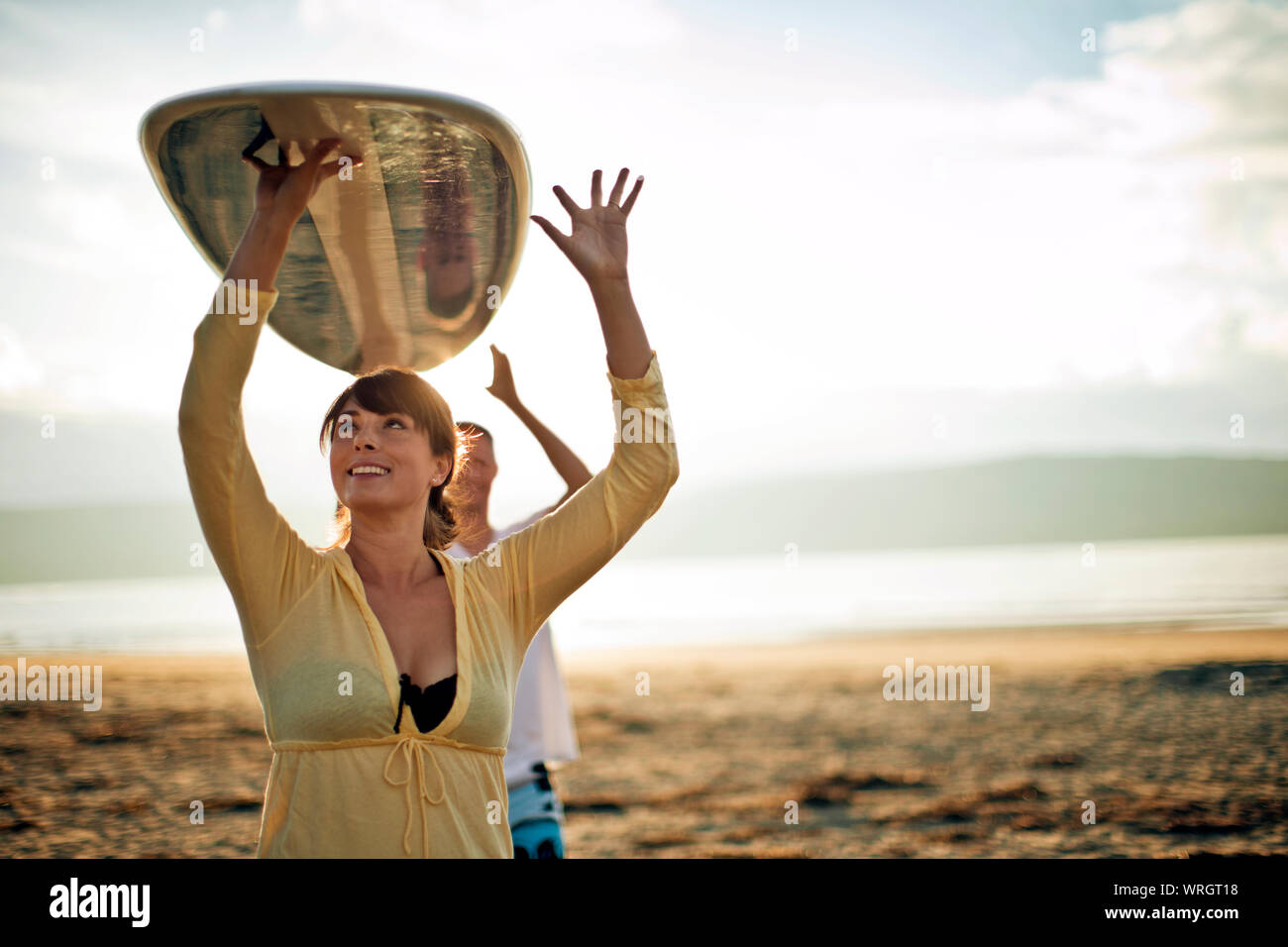 Ehepaar romantische Tag am Strand genießen. Stockfoto