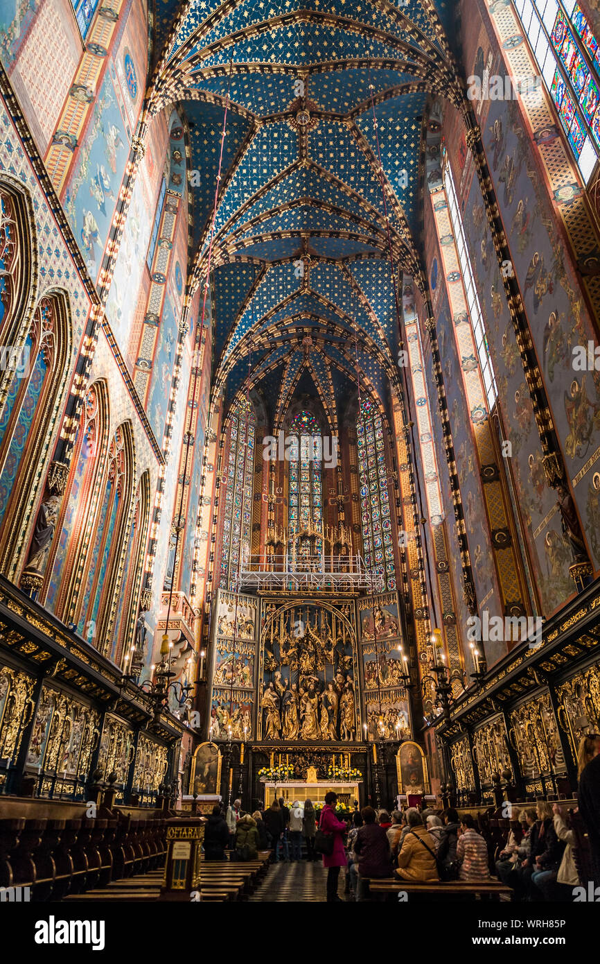 Polen, Krakau - 30. Oktober 2015: Einrichtung eines mittelalterlichen gotischen St. Marienkirche in Krakau Stockfoto