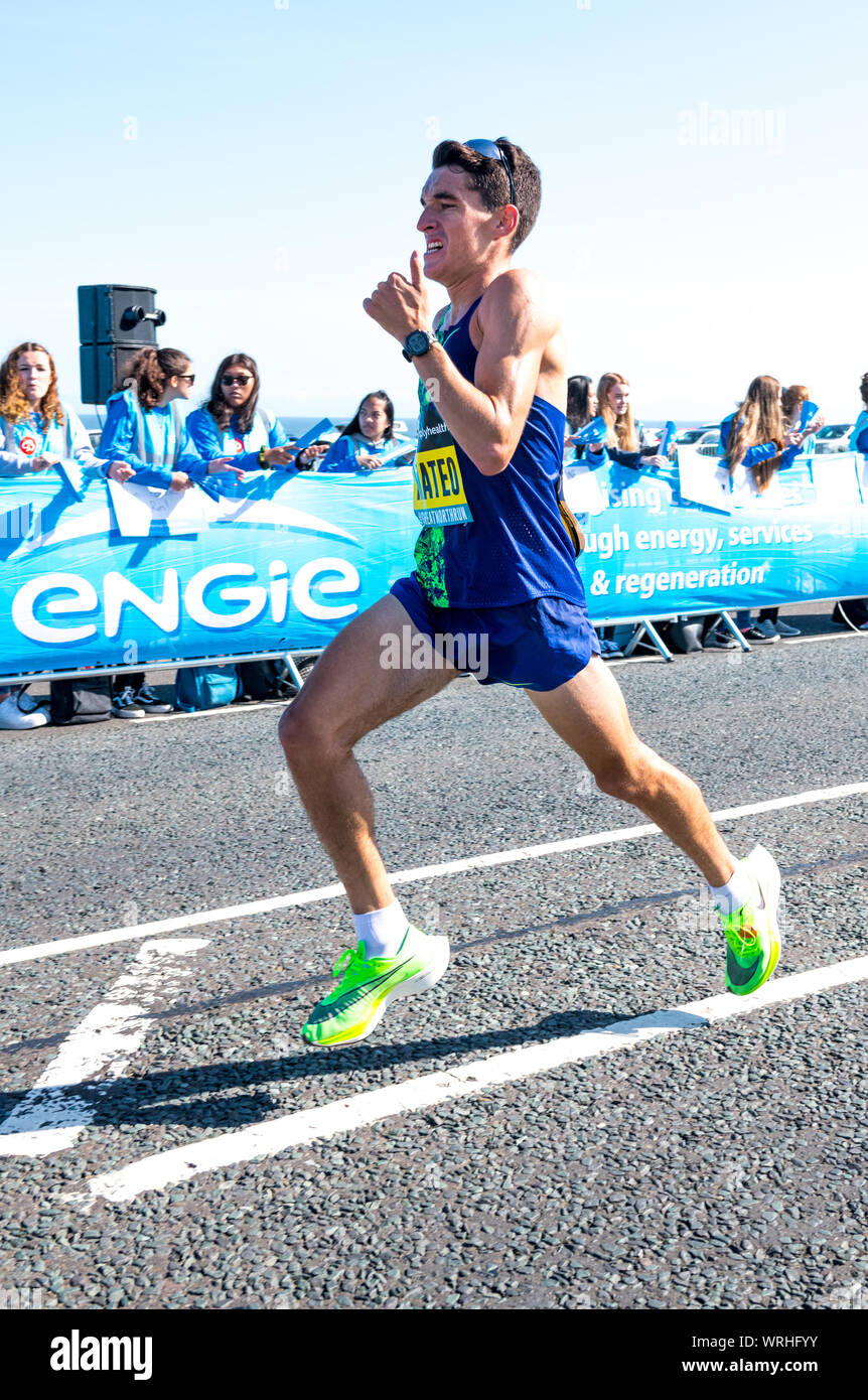 Mens Elite runner Daniel Mateo in der 2019 Great North Run von Newcastle nach South Shields, England, UK konkurrierenden Stockfoto