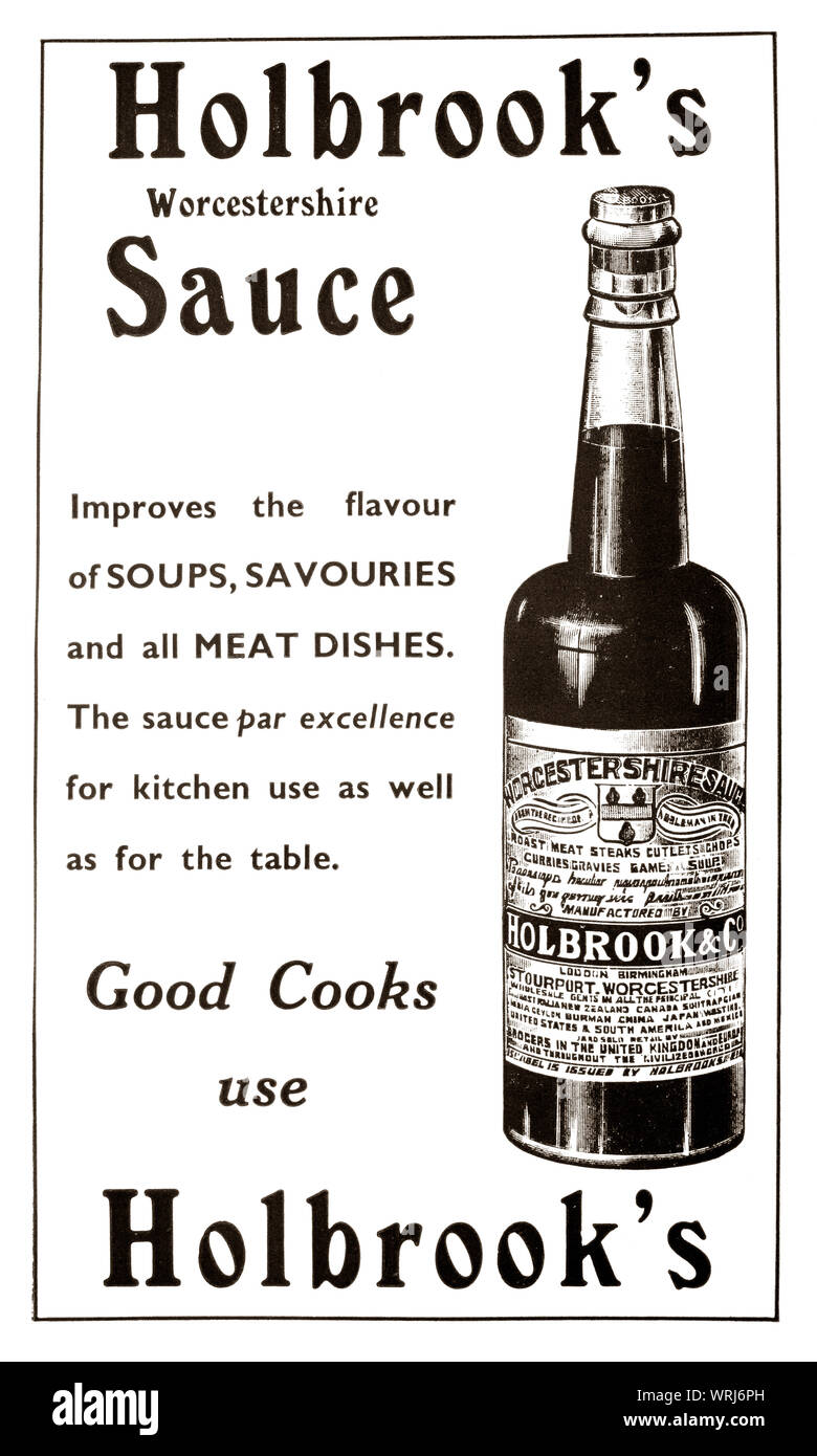 Anfang der 1930er Jahre, 'tween die Kriege print Werbung forHolbrook Worcester Sauce Geschmack hinaus. Die fermentierten flüssige Würze war in der Stadt von Worcester in Worcestershire, England geschaffen, und in der ersten Hälfte des 19. Jahrhunderts. Es wird verwendet, um Essen und Trinken Rezepte, einschließlich Welsh rarebit verbessern, Caesar Salat, Austern Kirkpatrick, Russische Eier, und vor kurzem Chili con Carne und Rindfleisch Eintopf. Es ist auch zum Würzen von Cocktails wie Bloody Mary und Cäsar verwendet. Stockfoto