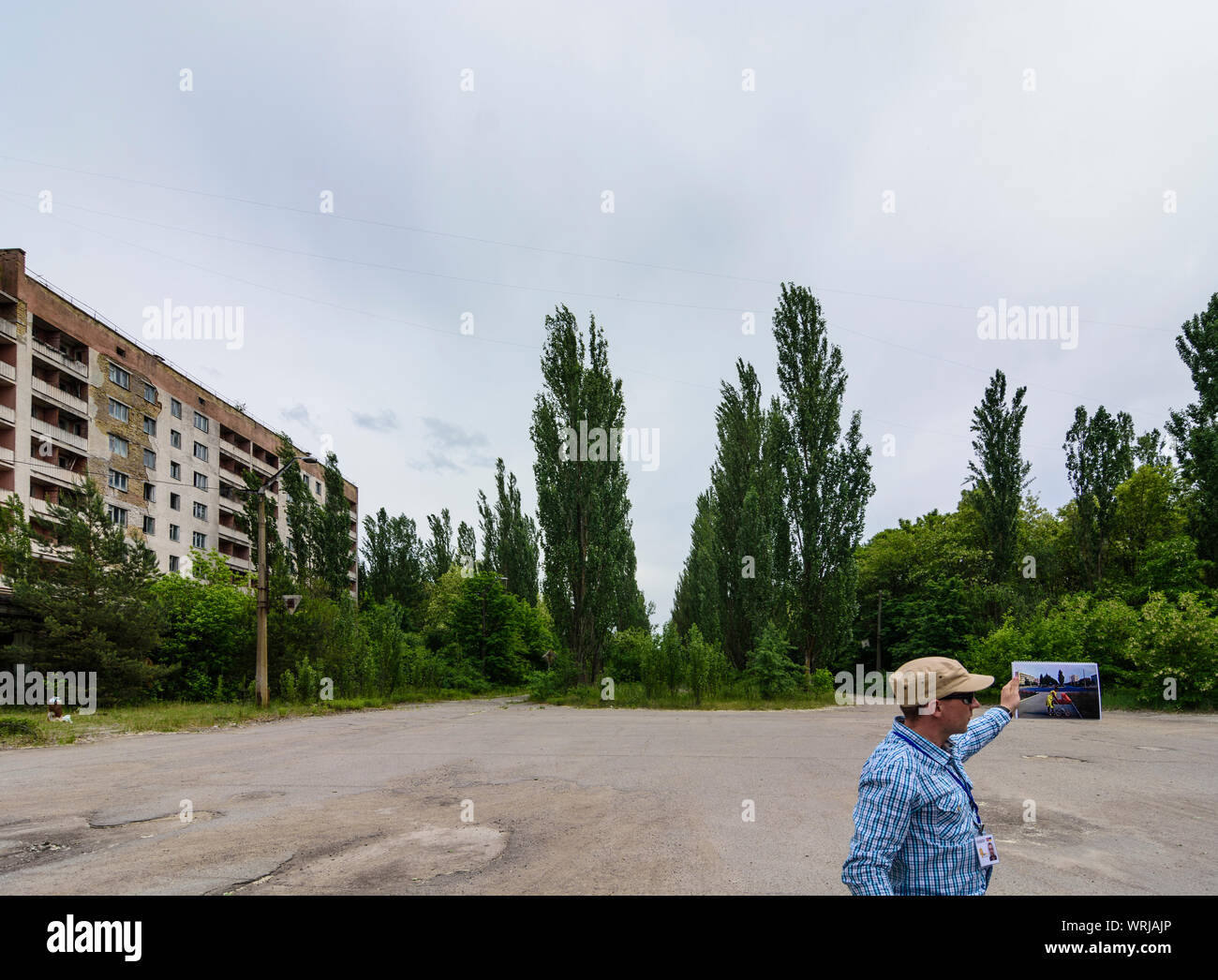 Pripyat (prypjat): verlassene Häuser, Guide zeigt ein Bild der ursprünglichen Blick in Tschernobyl (Tschernobyl) Ausschluss Zone, Kiev Oblast, Ukraine Stockfoto