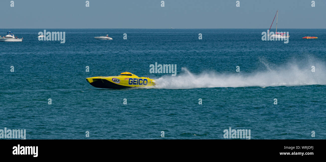 Michigan City, Indiana/USA:08/3/2019 Great Lakes Grand Prix Team Miss Geico mit voller Geschwindigkeit. Stockfoto