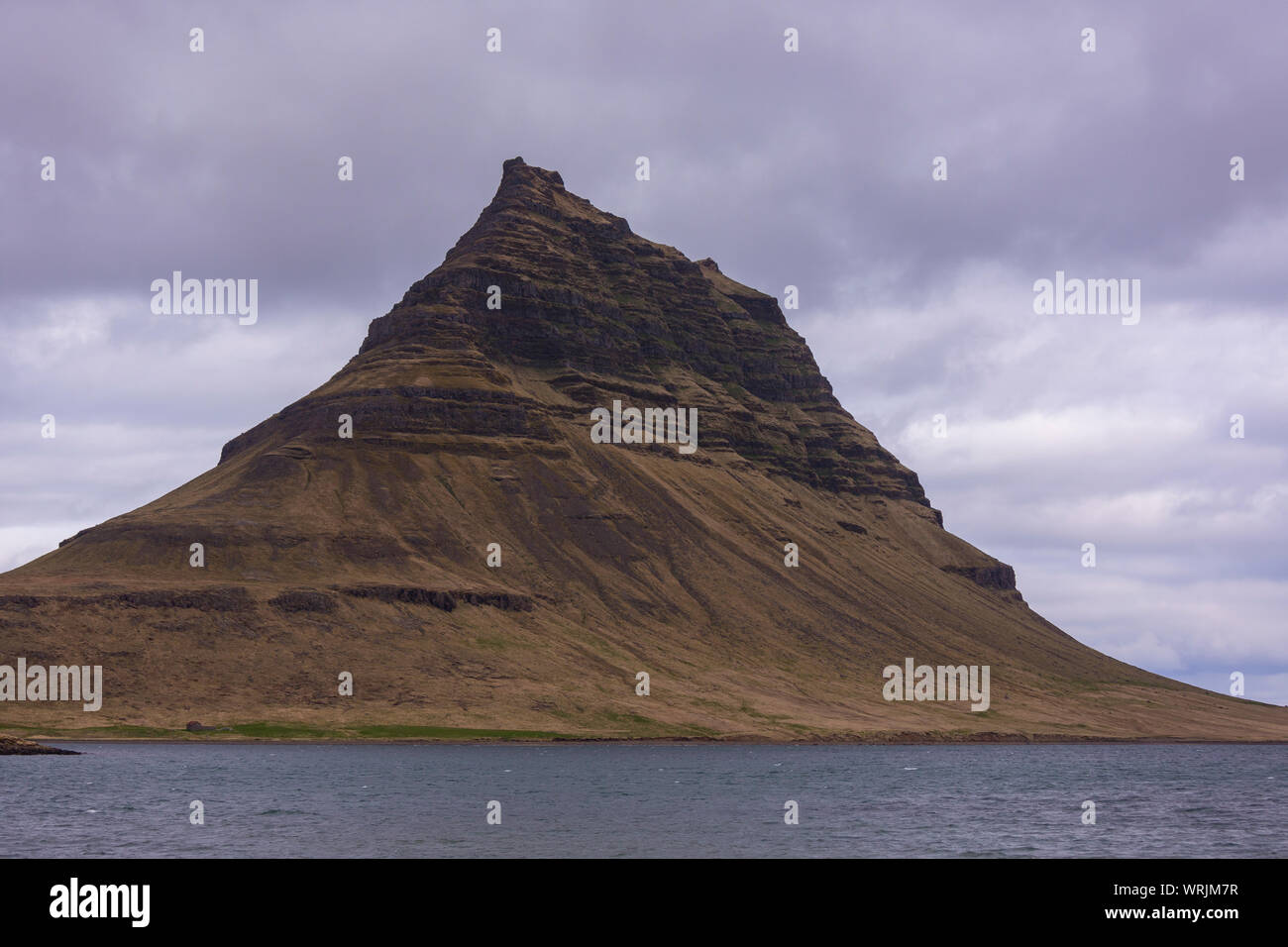 GRUNDARFJOROUR, ISLAND - kirkjufell Berg, Halbinsel Snaefellsnes. Stockfoto