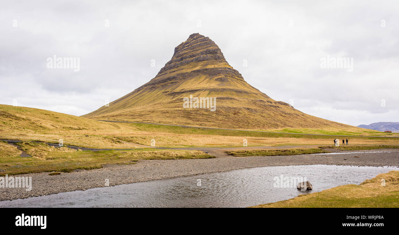 GRUNDARFJOROUR, ISLAND - kirkjufell Berg, Halbinsel Snaefellsnes. Stockfoto