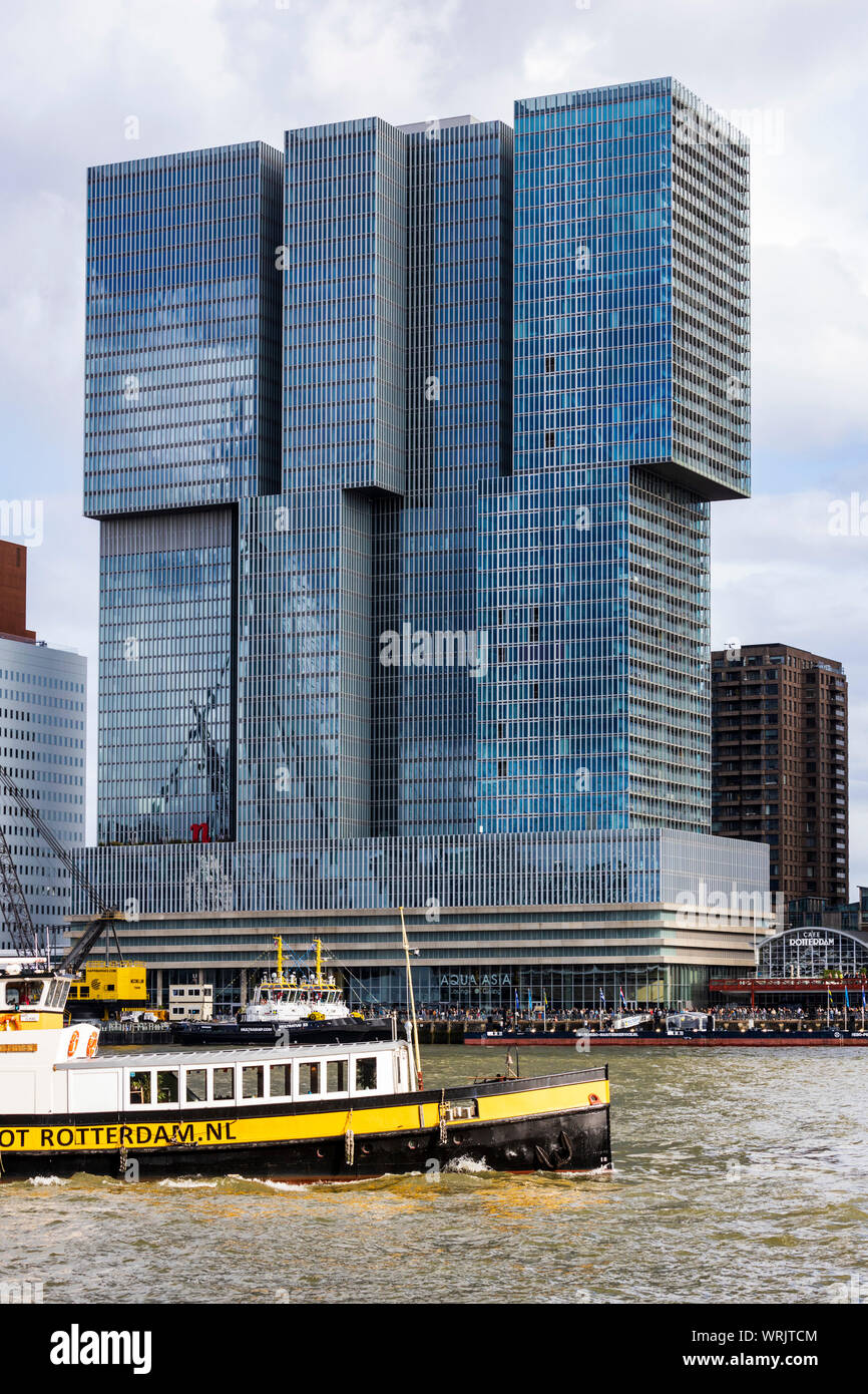 Blick auf Kop van Zuid am Südufer der Nieuwe Maas, Rotterdam, South Holland, Holland, Niederlande, Europa Stockfoto