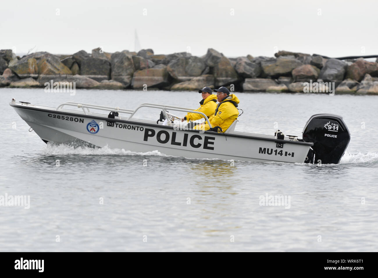 Wasser Streife der Perimeter während der 70. jährlichen kanadischen International Air Show (CIAS) über den Lake Ontario in Toronto, Ontario, Kanada September Stockfoto