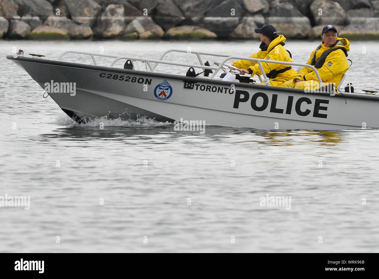 Wasser Streife der Perimeter während der 70. jährlichen kanadischen International Air Show (CIAS) über den Lake Ontario in Toronto, Ontario, Kanada September Stockfoto