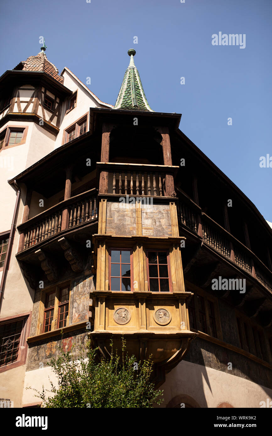 Das Maison Pfister in der Rue des Marchands in Colmar, Frankreich. Dieses Renaissance-Gebäude war einst eine Residenz und ist heute ein Wein- und Spirituosenhändler. Stockfoto