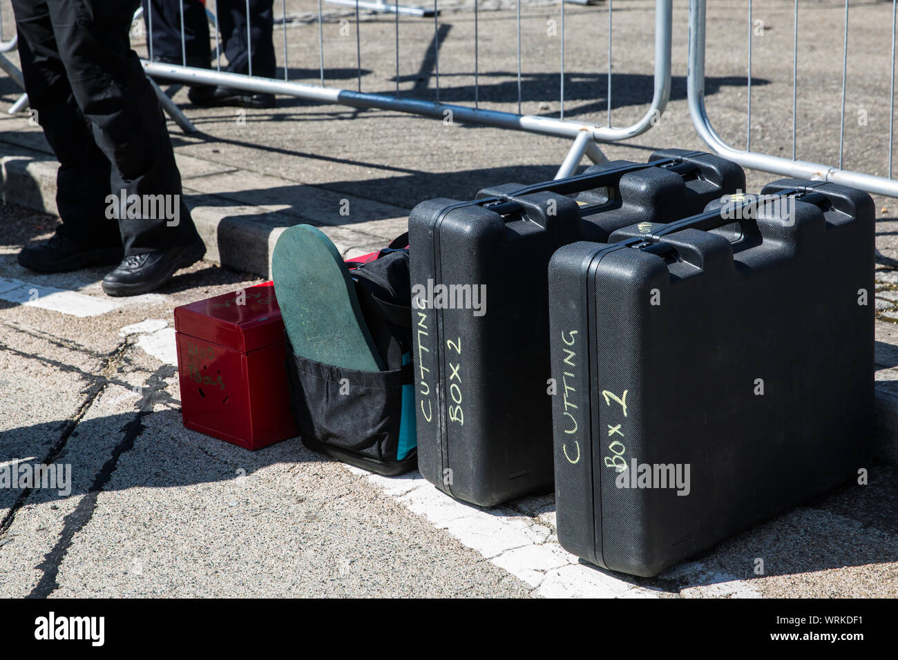 London, Großbritannien. 4. September, 2019. Tools von einem Metropolitan Polizei verwendet Schneiden team Anti-AKW-Aktivisten, die sich selbst verriegelt hatte uns zusammen zu entfernen. Stockfoto