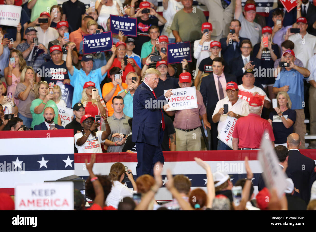 Fayetteville, USA. 10 Sep, 2019. Us-Präsident Donald Trump beteiligt sich an einer Kundgebung in Fayetteville, North Carolina, USA, Sept. 9, 2019. Credit: Hu Diesie/Xinhua/Alamy leben Nachrichten Stockfoto