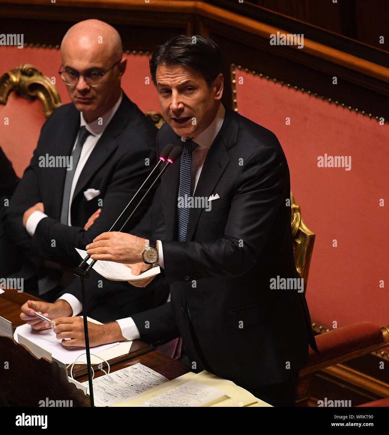 Rom, Italien. 10 Sep, 2019. Der italienische Ministerpräsident Giuseppe Conte (R) spricht vor einer endgültigen Vertrauensabstimmung im Senat in Rom, Italien, on Sept. 10, 2019. Das neue Kabinett des italienischen Ministerpräsidenten Giuseppe Conte gewann die endgültigen Vertrauensabstimmung im Senat am Dienstag, mit 169 Ja-Stimmen, 133 Nein-Stimmen und 5 Enthaltungen. Credit: Alberto Lingria/Xinhua Quelle: Xinhua/Alamy leben Nachrichten Stockfoto