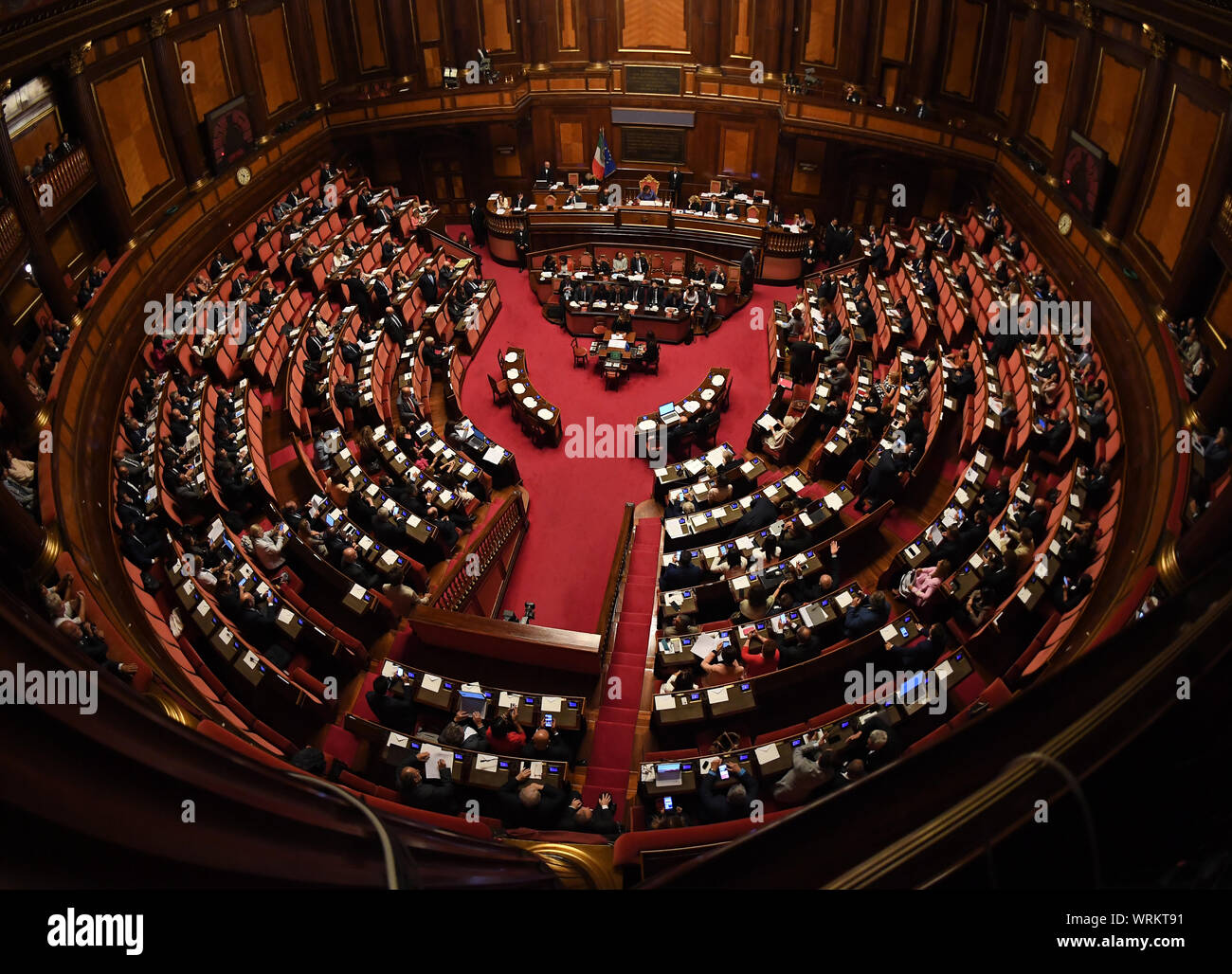 Rom, Italien. 10 Sep, 2019. Foto auf Sept. 10, 2019 zeigt eine Ansicht des Senats vor einer endgültigen Misstrauensvotum in Rom, Italien, on Sept. 10, 2019. Das neue Kabinett des italienischen Ministerpräsidenten Giuseppe Conte gewann die endgültigen Vertrauensabstimmung im Senat am Dienstag, mit 169 Ja-Stimmen, 133 Nein-Stimmen und 5 Enthaltungen. Credit: Alberto Lingria/Xinhua Quelle: Xinhua/Alamy leben Nachrichten Stockfoto