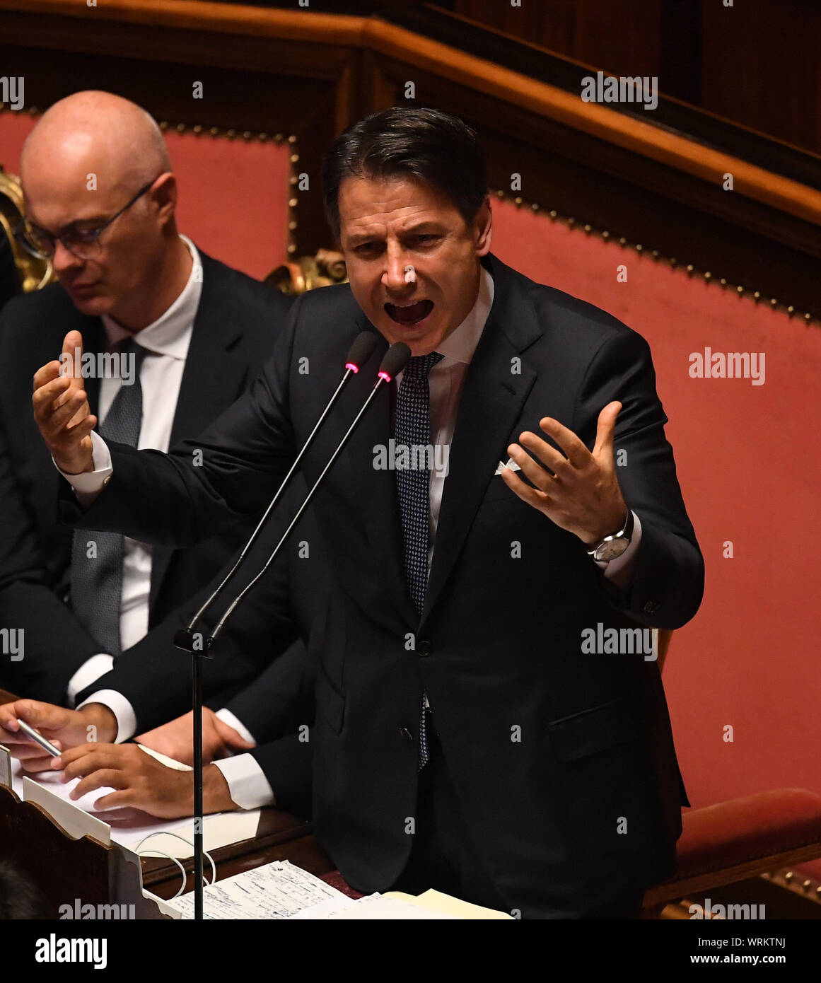 Rom, Italien. 10 Sep, 2019. Der italienische Ministerpräsident Giuseppe Conte (R) spricht vor einer endgültigen Vertrauensabstimmung im Senat in Rom, Italien, on Sept. 10, 2019. Das neue Kabinett des italienischen Ministerpräsidenten Giuseppe Conte gewann die endgültigen Vertrauensabstimmung im Senat am Dienstag, mit 169 Ja-Stimmen, 133 Nein-Stimmen und 5 Enthaltungen. Credit: Alberto Lingria/Xinhua Quelle: Xinhua/Alamy leben Nachrichten Stockfoto