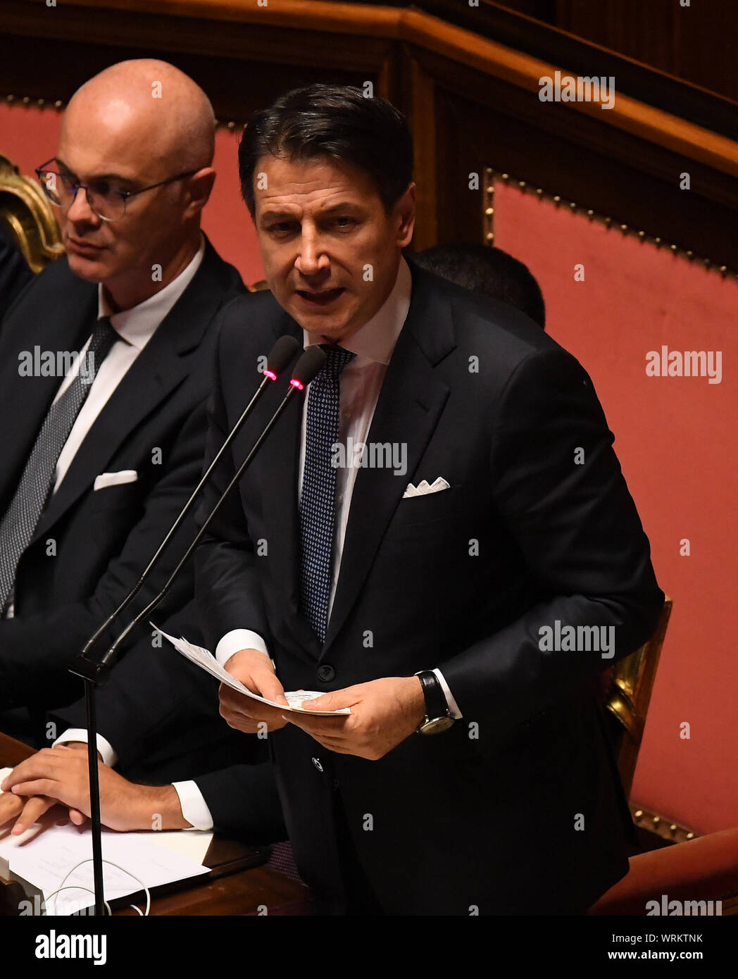 Rom, Italien. 10 Sep, 2019. Der italienische Ministerpräsident Giuseppe Conte (R) spricht vor einer endgültigen Vertrauensabstimmung im Senat in Rom, Italien, on Sept. 10, 2019. Das neue Kabinett des italienischen Ministerpräsidenten Giuseppe Conte gewann die endgültigen Vertrauensabstimmung im Senat am Dienstag, mit 169 Ja-Stimmen, 133 Nein-Stimmen und 5 Enthaltungen. Credit: Alberto Lingria/Xinhua Quelle: Xinhua/Alamy leben Nachrichten Stockfoto