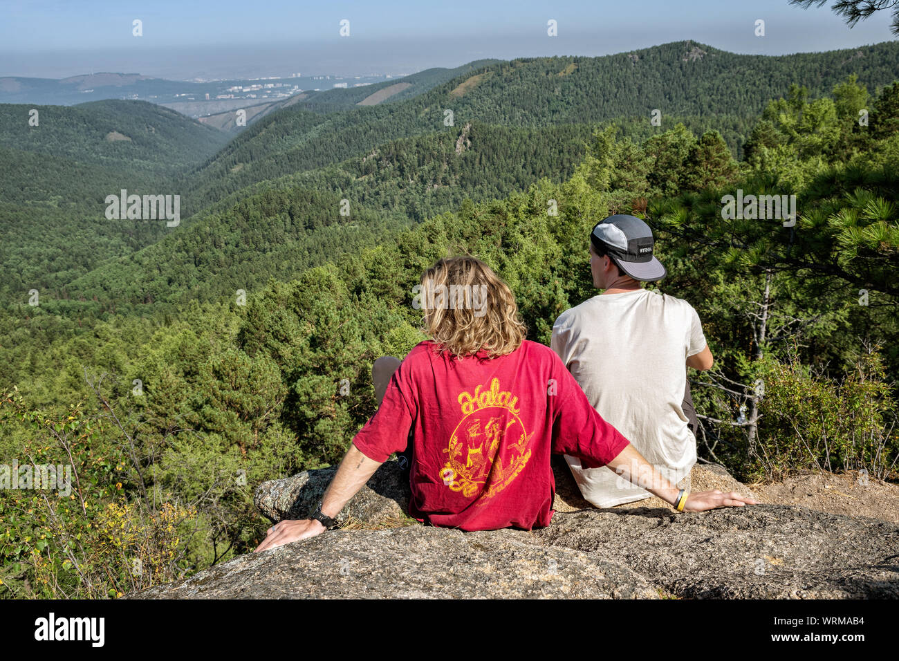 Panorama der sibirischen Taiga von Skala Ded (Großvater Rock) im Naturschutzgebiet Stolby, Russland Stockfoto